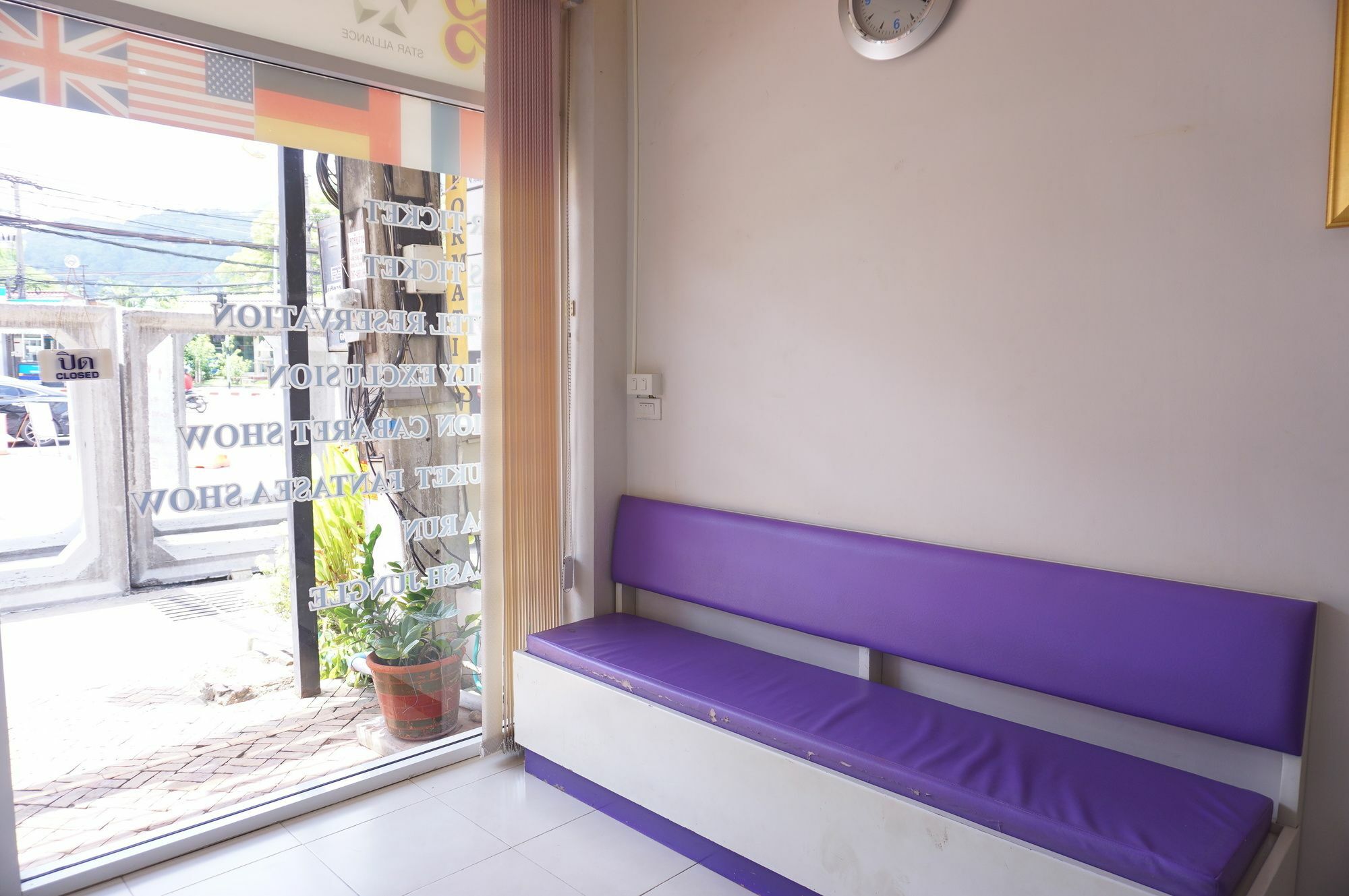 Angelina Guesthouse Patong Екстер'єр фото